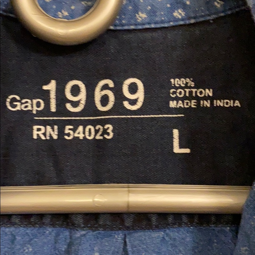 Gap pattern printed button down - Picture 3 of 4